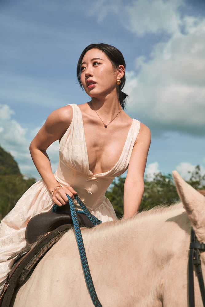Mode Around the Globe: Jooshica