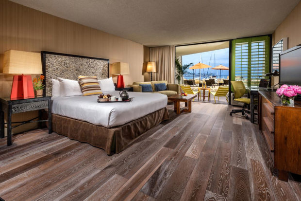Hotel Maya Long Beach queen room
