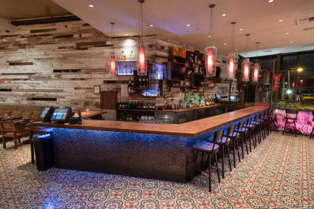 Hotel Maya Long Beach bar and restaurant
